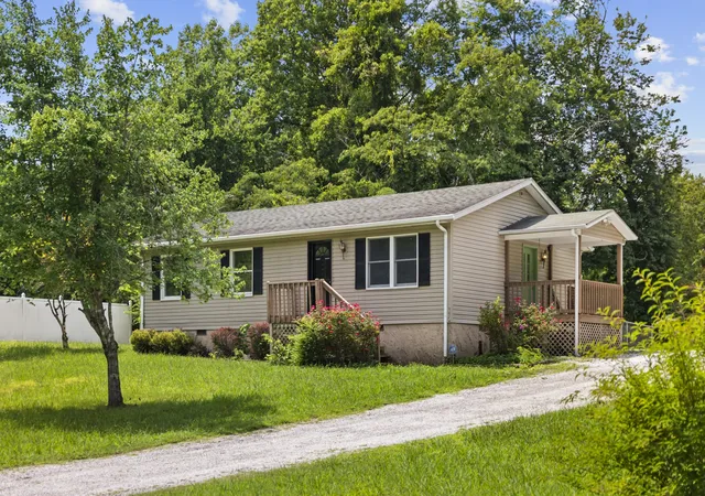 Photo 1 of Single family home for sale at 123 Stevens Cir, Rockwood, TN 37854 | MLS# 3603789 | Listing updated on 2026-10-01