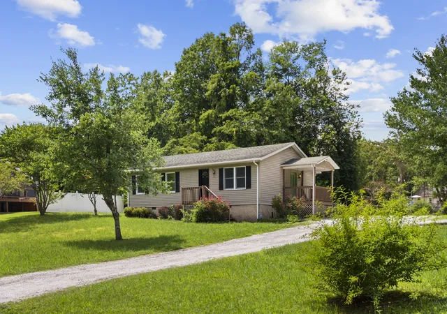 Photo 2 of Single family home for sale at 123 Stevens Cir, Rockwood, TN 37854 | MLS# 3603789 | Listing updated on 2026-10-01