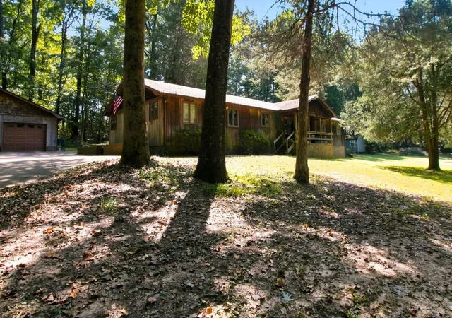 Photo 3 of Single family home for sale at 371 Wildwood Ln, Paris, TN 38242 | MLS# 3610601 | Listing updated on 2026-10-02