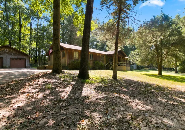 Photo 3 of Single family home for sale at 371 Wildwood Ln, Paris, TN 38242 | MLS# 3610601 | Listing updated on 2026-10-02