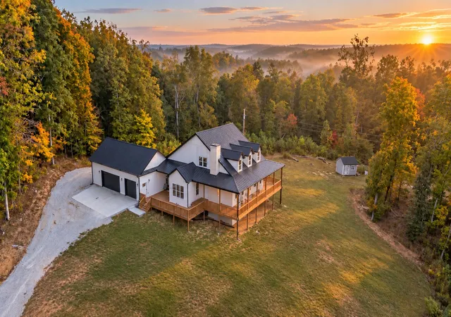 Photo 2 of Single family home for sale at 1061 Big Bartons Crk Rd, Dickson, TN 37055 | MLS# 3612937 | Listing updated on 2026-10-07