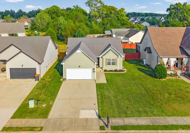 Photo 2 of Single family home for sale at 3733 Gray Fox Dr, Clarksville, TN 37040 | MLS# 3603904 | Listing updated on 2026-10-28