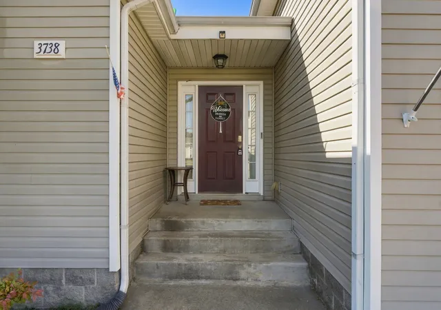 Photo 2 of Single family home for sale at 3738 Bret Dr, Clarksville, TN 37040 | MLS# 3603913 | Listing updated on 2026-10-07