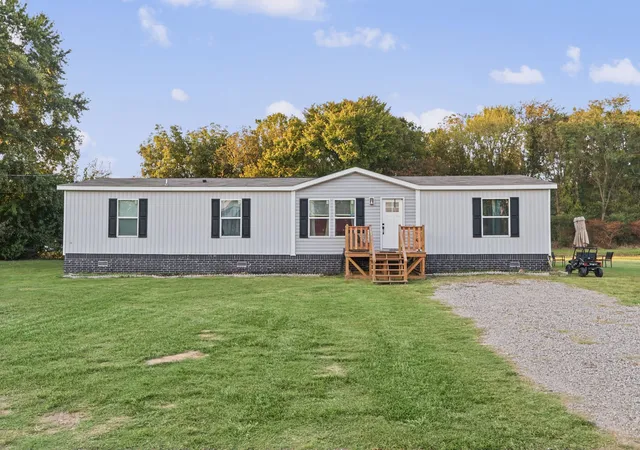 Photo 1 of Manufactured home for sale at 611 Crenshaw St, Humboldt, TN 38343 | MLS# 3610623 | Listing updated on 2026-10-02