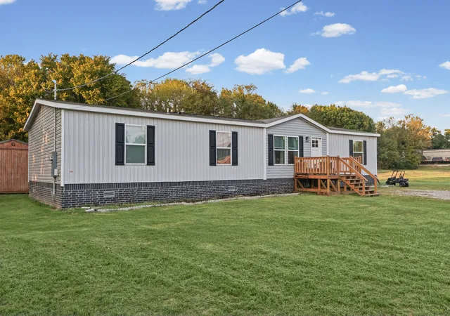 Photo 3 of Manufactured home for sale at 611 Crenshaw St, Humboldt, TN 38343 | MLS# 3610623 | Listing updated on 2026-10-02