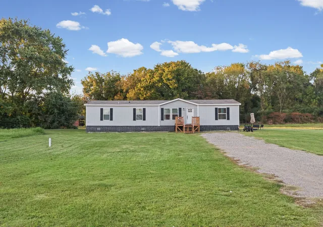 Photo 4 of Manufactured home for sale at 611 Crenshaw St, Humboldt, TN 38343 | MLS# 3610623 | Listing updated on 2026-10-02