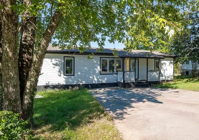 Photo 3 of Manufactured home for sale at 1124 Apple St, Lewisburg, TN 37091 | MLS# 3610805 | Listing updated on 2026-10-02