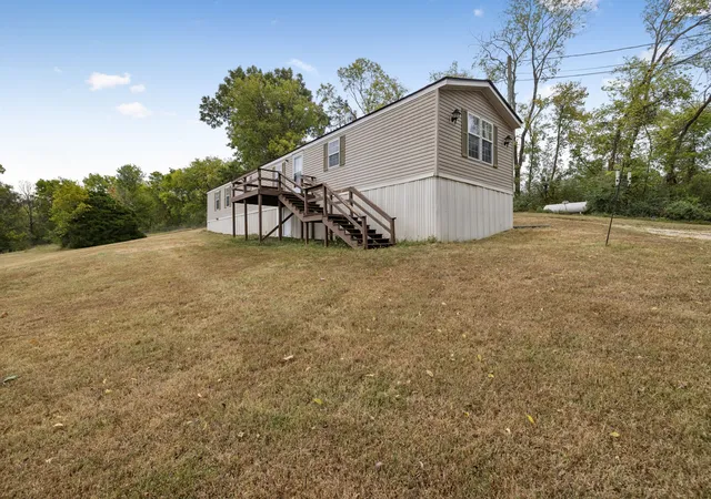 Photo 3 of Manufactured home for sale at 1687 Columbia Rock Rd, Columbia, TN 38401 | MLS# 3610678 | Listing updated on 2026-10-05