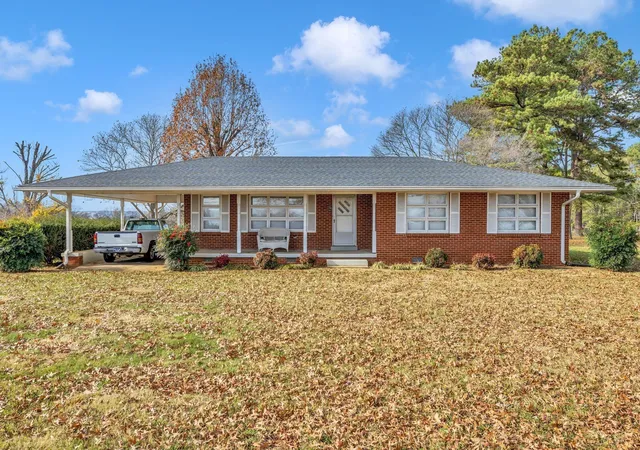 Photo 2 of Single family home for sale at 2345 Nashville Hwy, Columbia, TN 38401 | MLS# 3603933 | Listing updated on 2026-10-01