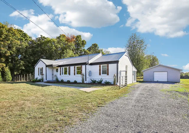 Single family home for sale at 3116 Ivey Point Rd, Goodlettsville, TN 37072 | MLS# 3615297