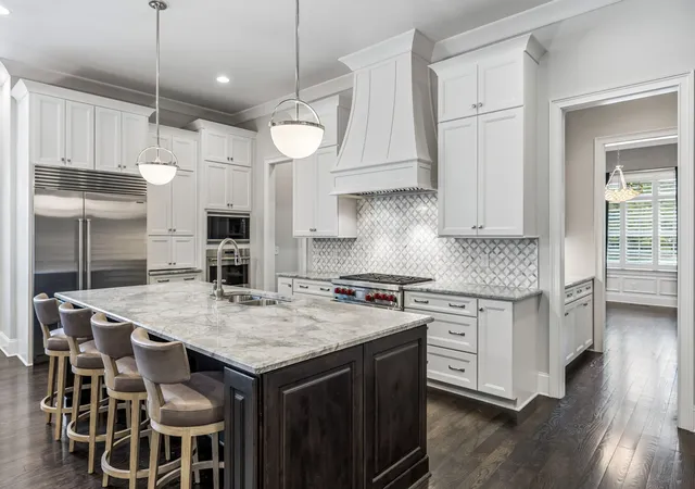 Photo 3 of Mansion for sale at 4019 Vailwood Dr, Nashville, TN 37215 | MLS# 3611022 | Listing updated on 2026-10-05
