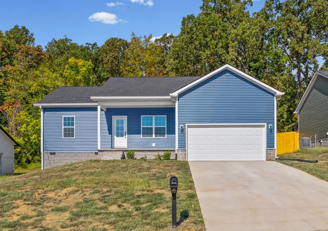 Photo 1 of Single family home for sale at 318 Pine Hl Dr, Hopkinsville, KY 42240 | MLS# 3610863 | Listing updated on 2026-10-02
