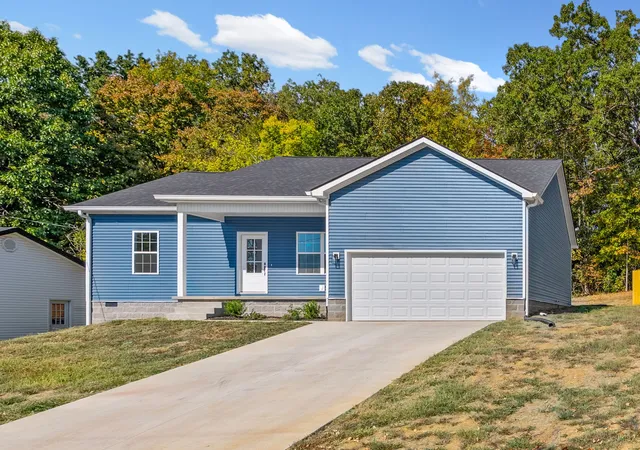 Photo 2 of Single family home for sale at 318 Pine Hl Dr, Hopkinsville, KY 42240 | MLS# 3610863 | Listing updated on 2026-10-02
