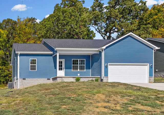 Photo 3 of Single family home for sale at 318 Pine Hl Dr, Hopkinsville, KY 42240 | MLS# 3610863 | Listing updated on 2026-10-02