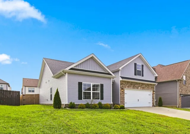 Photo 2 of Single family home for sale at 1589 Kestrel Dr, Clarksville, TN 37040 | MLS# 3604001 | Listing updated on 2026-10-01