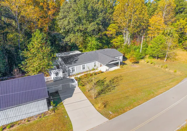 Photo 2 of Manufactured home for sale at 1551 Harrell Ln, Clarksville, TN 37043 | MLS# 3612071 | Listing updated on 2026-10-22