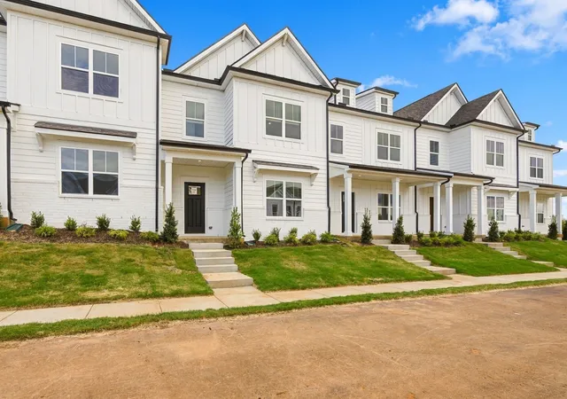 Photo 2 of Townhouse for sale at 207 Martindale Ln, Clarksville, TN 37043 | MLS# 3610402 | Listing updated on 2026-10-02