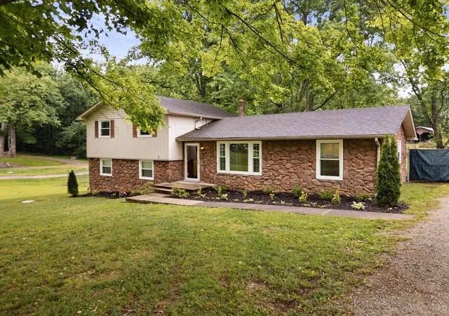 Photo 2 of Single family home for sale at 108 West Cir Dr, Burns, TN 37029 | MLS# 3614419 | Listing updated on 2026-10-10
