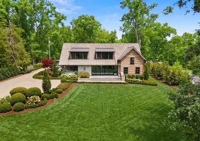 Photo 2 of Mansion for sale at 6230 Bresslyn Rd, Nashville, TN 37205 | MLS# 3610038 | Listing updated on 2026-10-01