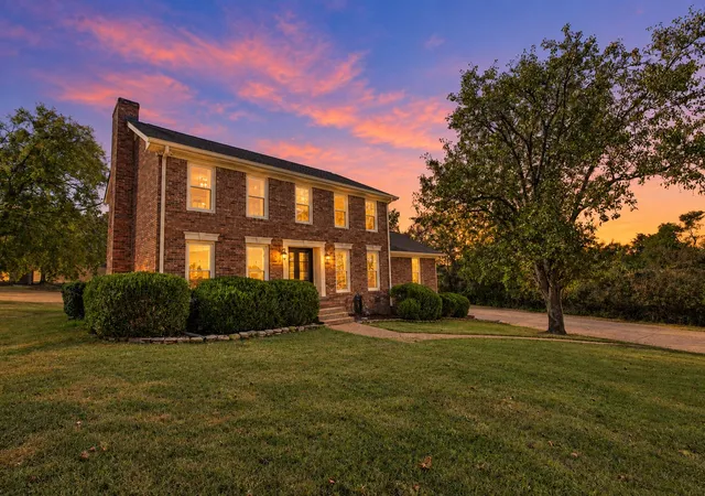 Photo 2 of Single family home for sale at 260 Anderson Ln, Hendersonville, TN 37075 | MLS# 3610118 | Listing updated on 2026-10-08