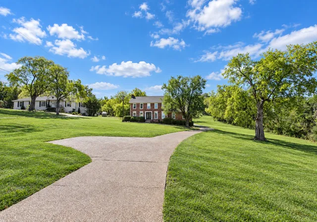 Photo 3 of Single family home for sale at 260 Anderson Ln, Hendersonville, TN 37075 | MLS# 3610118 | Listing updated on 2026-10-08