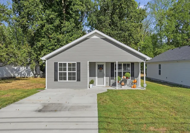 Photo 1 of Single family home for sale at 711 E Lincoln St, Tullahoma, TN 37388 | MLS# 3609959 | Listing updated on 2026-10-04