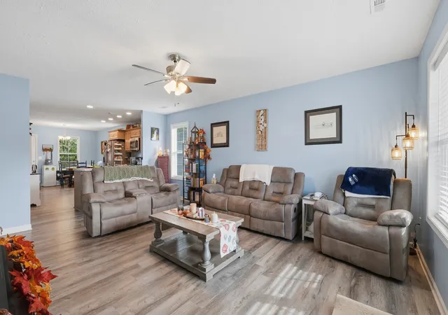 Photo 3 of Single family home for sale at 711 E Lincoln St, Tullahoma, TN 37388 | MLS# 3609959 | Listing updated on 2026-10-04