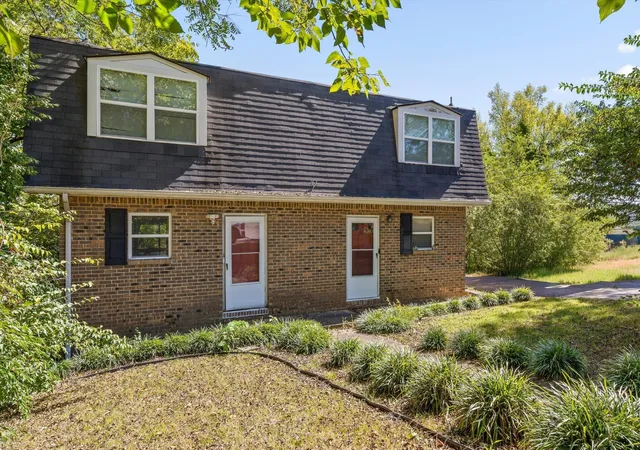 Photo 2 of Multi family home for sale at 918 South Crst Rd, Chattanooga, TN 37404 | MLS# 3609850 | Listing updated on 2026-10-02