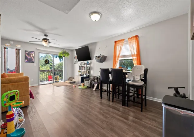 Photo 3 of Multi family home for sale at 918 South Crst Rd, Chattanooga, TN 37404 | MLS# 3609850 | Listing updated on 2026-10-02
