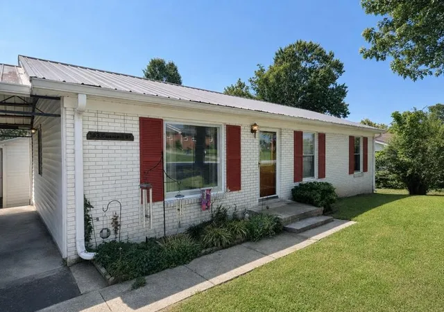 Photo 2 of Single family home for sale at 103 Greenbriar St, Woodbury, TN 37190 | MLS# 3609875 | Listing updated on 2026-10-01