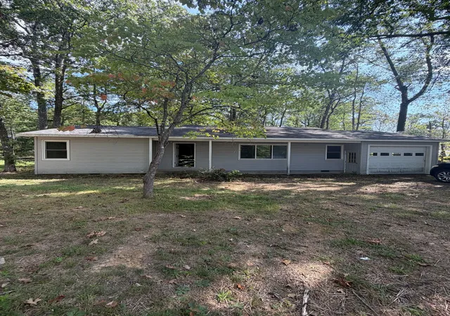 Single family home for sale at 61 Peterson Ln, Sparta, TN 38583 | MLS# 3609870
