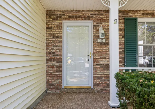 Photo 2 of Townhouse for sale at 305 Chase Ct, Franklin, TN 37064 | MLS# 3619392 | Listing updated on 2026-10-19