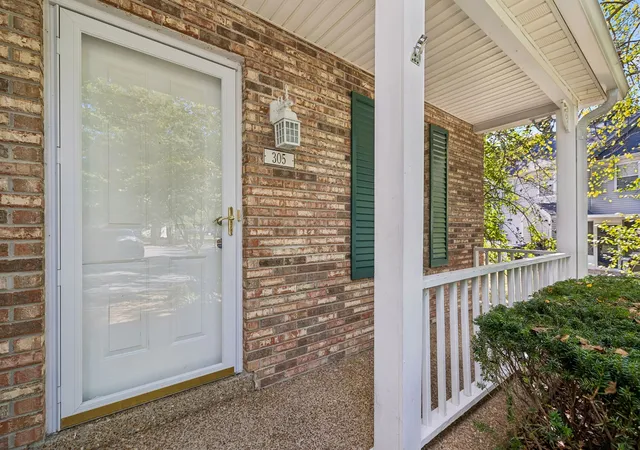 Photo 3 of Townhouse for sale at 305 Chase Ct, Franklin, TN 37064 | MLS# 3619392 | Listing updated on 2026-10-19