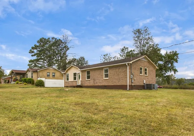Photo 2 of Sale Pending at 2414 Steve Dr, Columbia, TN 38401 | MLS# 3609941 | Listing updated on 2026-10-07