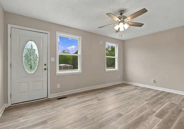 Photo 3 of Sale Pending at 2414 Steve Dr, Columbia, TN 38401 | MLS# 3609941 | Listing updated on 2026-10-07