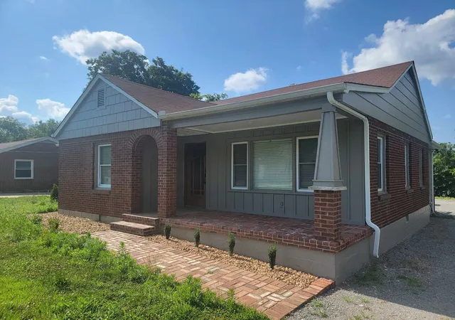 Single family home for sale at 111 Campus Dr, Hendersonville, TN 37075 | MLS# 3609949