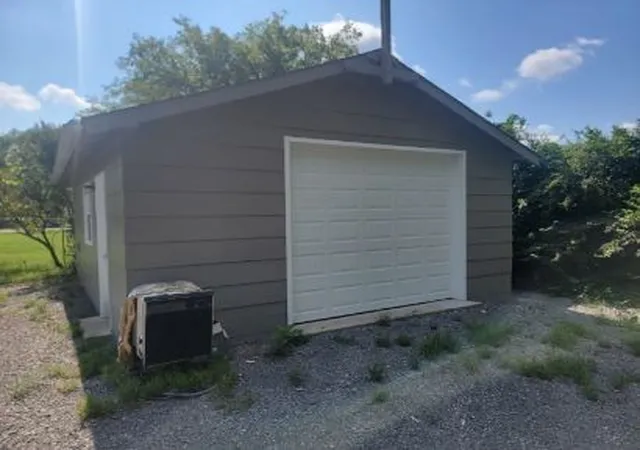 Photo 3 of Single family home for sale at 111 Campus Dr, Hendersonville, TN 37075 | MLS# 3609949 | Listing updated on 2026-10-30
