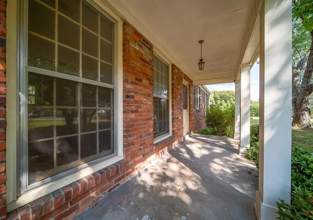Photo 2 of Single family home for sale at 620 Crieve Rd, Nashville, TN 37220 | MLS# 3610566 | Listing updated on 2026-10-03