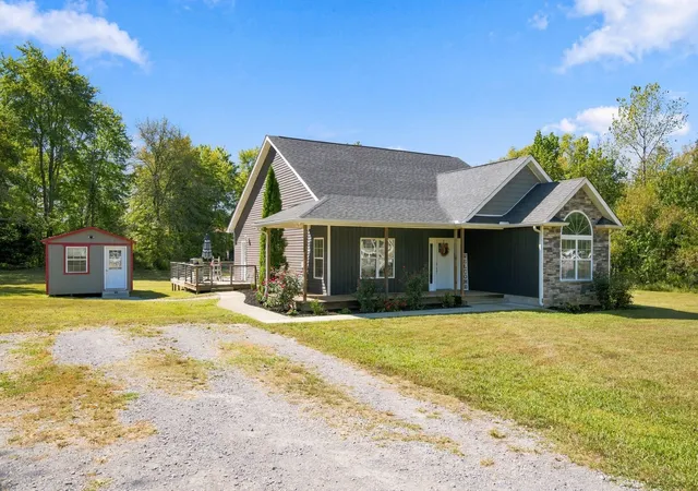 Photo 2 of Single family home for sale at 1017 Glendale Dr, Dickson, TN 37055 | MLS# 3610092 | Listing updated on 2026-10-05