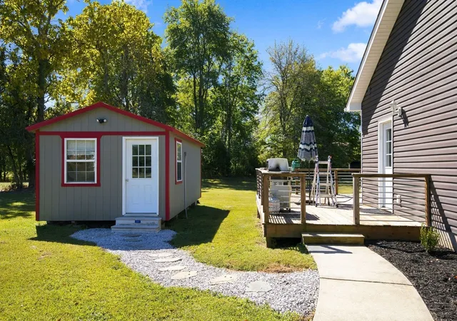 Photo 3 of Single family home for sale at 1017 Glendale Dr, Dickson, TN 37055 | MLS# 3610092 | Listing updated on 2026-10-05
