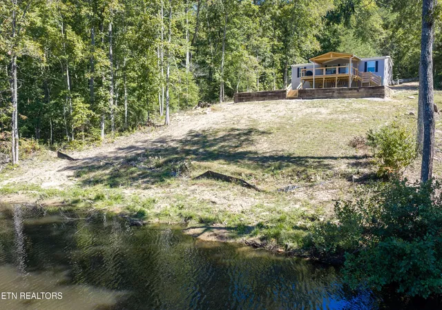 Photo 1 of Single family home for sale at 128 Indian Rock Loop, Crossville, TN 38572 | MLS# 3609989 | Listing updated on 2026-10-02