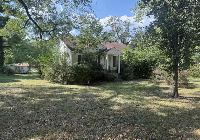 Photo 1 of Single family home for sale at 911 Craig St, Gallatin, TN 37066 | MLS# 3610331 | Listing updated on 2026-10-02