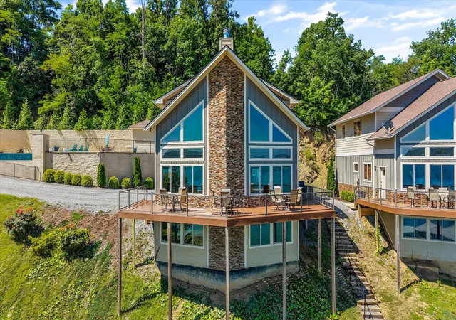 Photo 3 of Mansion for sale at 430 Sugar Cvs Way, Newport, TN 37821 | MLS# 3610577 | Listing updated on 2026-10-02