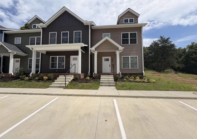 Photo 1 of Townhouse for sale at 822d W Madison St #D, Pulaski, TN 38478 | MLS# 3610539 | Listing updated on 2026-10-02