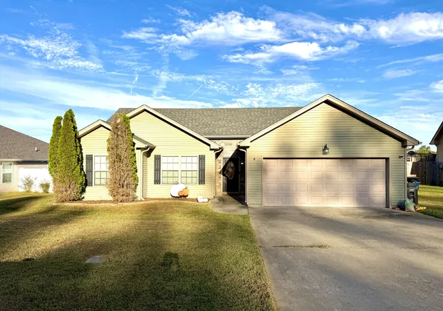 Photo 1 of Single family home for sale at 1167 Freedom Dr, Clarksville, TN 37042 | MLS# 3611672 | Listing updated on 2026-10-27