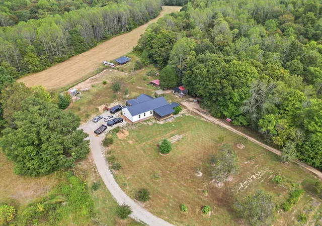 Photo 2 of Manufactured home for sale at 8060 Short Rd, Red Boiling Springs, TN 37150 | MLS# 3610090 | Listing updated on 2026-10-02