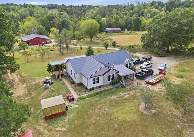 Photo 3 of Manufactured home for sale at 8060 Short Rd, Red Boiling Springs, TN 37150 | MLS# 3610090 | Listing updated on 2026-10-02