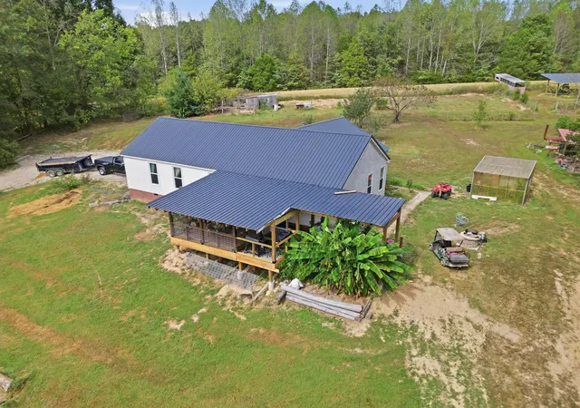 Photo 4 of Manufactured home for sale at 8060 Short Rd, Red Boiling Springs, TN 37150 | MLS# 3610090 | Listing updated on 2026-10-02