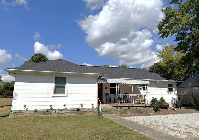 Photo 1 of Single family home for sale at 407 England St E, Cowan, TN 37318 | MLS# 3610139 | Listing updated on 2026-10-03