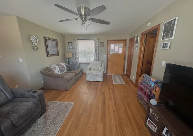 Photo 3 of Single family home for sale at 407 England St E, Cowan, TN 37318 | MLS# 3610139 | Listing updated on 2026-10-03